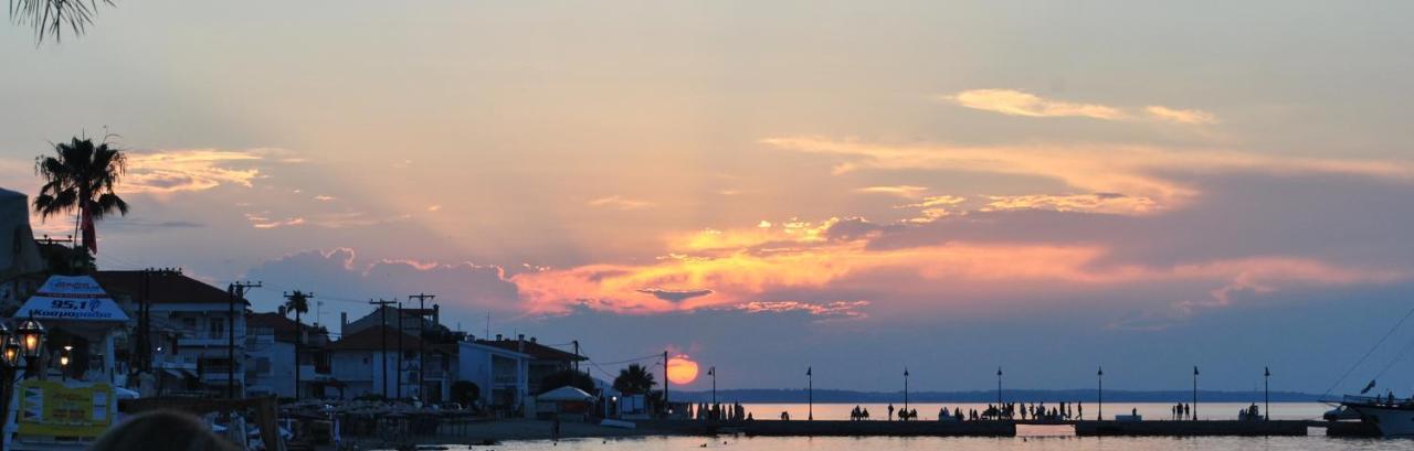 Eleni'S Sea View Adults Only Apartment Pefkochori Luaran gambar
